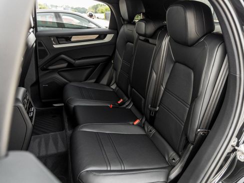 Used 2026 Porsche Cayenne Coupe image 33
