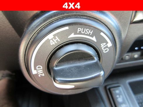 Used 2021 Nissan Titan PRO-4X w/ Pro-4x Convenience Package AWD/4WD image 20