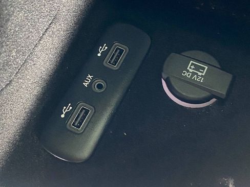 Used 2018 Dodge Challenger SXT RWD image 32