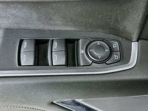 Used 2023 Chevrolet Silverado 1500 LT AWD/4WD image 15