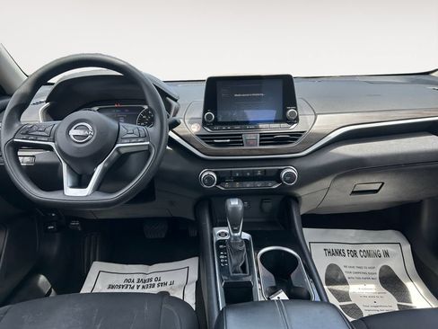 Used 2024 Nissan Altima 2.5 SV FWD image 10