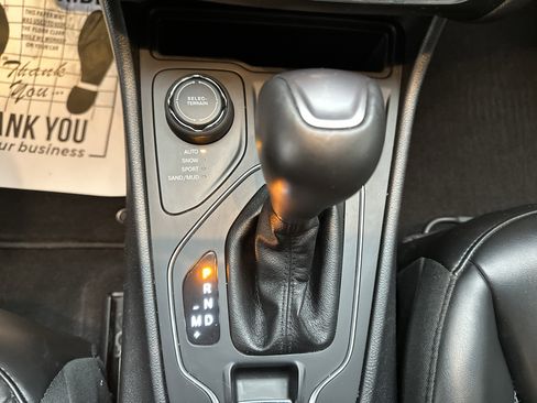 Used 2020 Jeep Cherokee Latitude Plus image 37