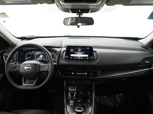Used 2025 Nissan Rogue SV AWD/4WD image 13