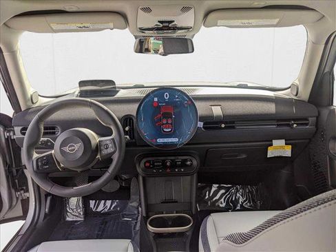 Used 2025 MINI Cooper 4-Door Hardtop image 13