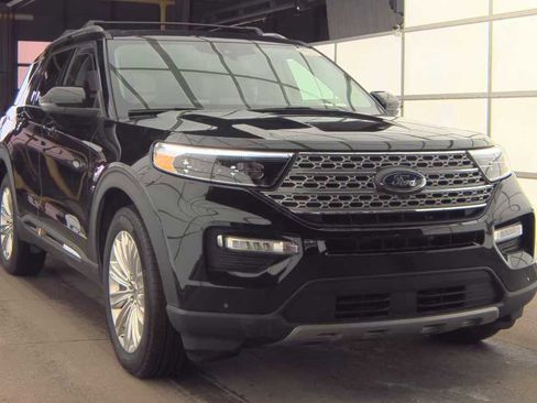 Used 2023 Ford Explorer Limited w/ Limited Technology Package image 4