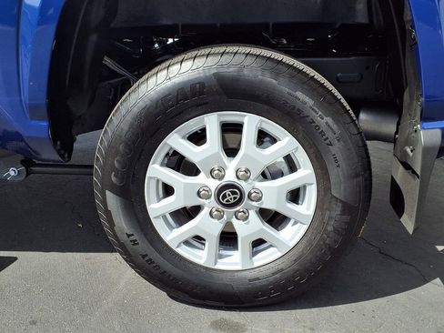 Certified 2025 Toyota Tacoma SR5 AWD/4WD image 4