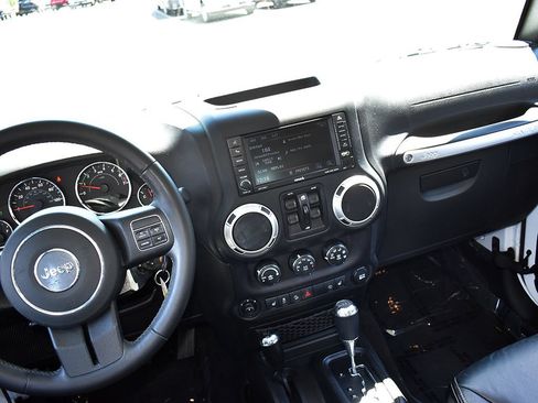 Used 2018 Jeep Wrangler Unlimited Sahara w/ Max Tow Package AWD/4WD image 15