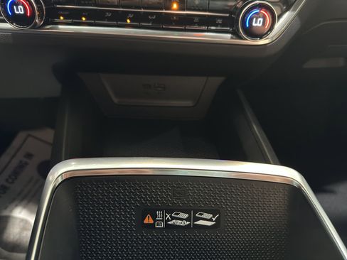 New 2025 Chevrolet Equinox ACTIV w/ Safety and Technology Package image 23