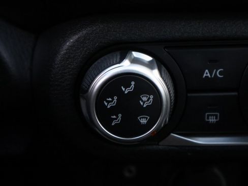 Used 2022 Nissan Kicks S image 28