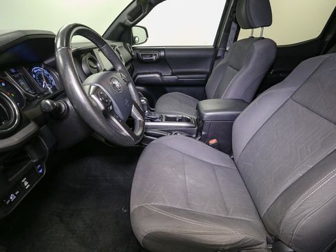 Used 2016 Toyota Tacoma TRD Sport image 43
