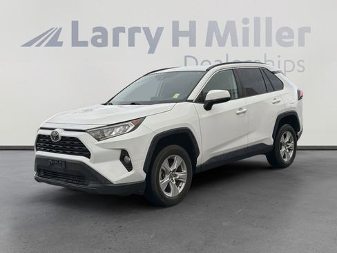Used 2021 Toyota RAV4 XLE image 1
