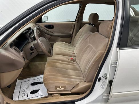 Used 1996 Toyota Avalon XL image 9