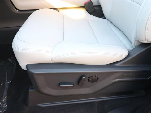 New 2025 Ford Expedition Max Platinum w/ Driver's Package image 19