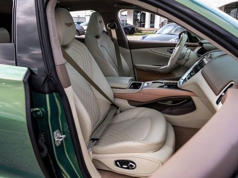 Used 2021 Aston Martin DBX image 43