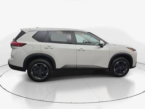 Used 2024 Nissan Rogue SV image 11