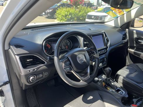 Used 2021 Jeep Cherokee Limited w/ Trailer Tow Group AWD/4WD image 9