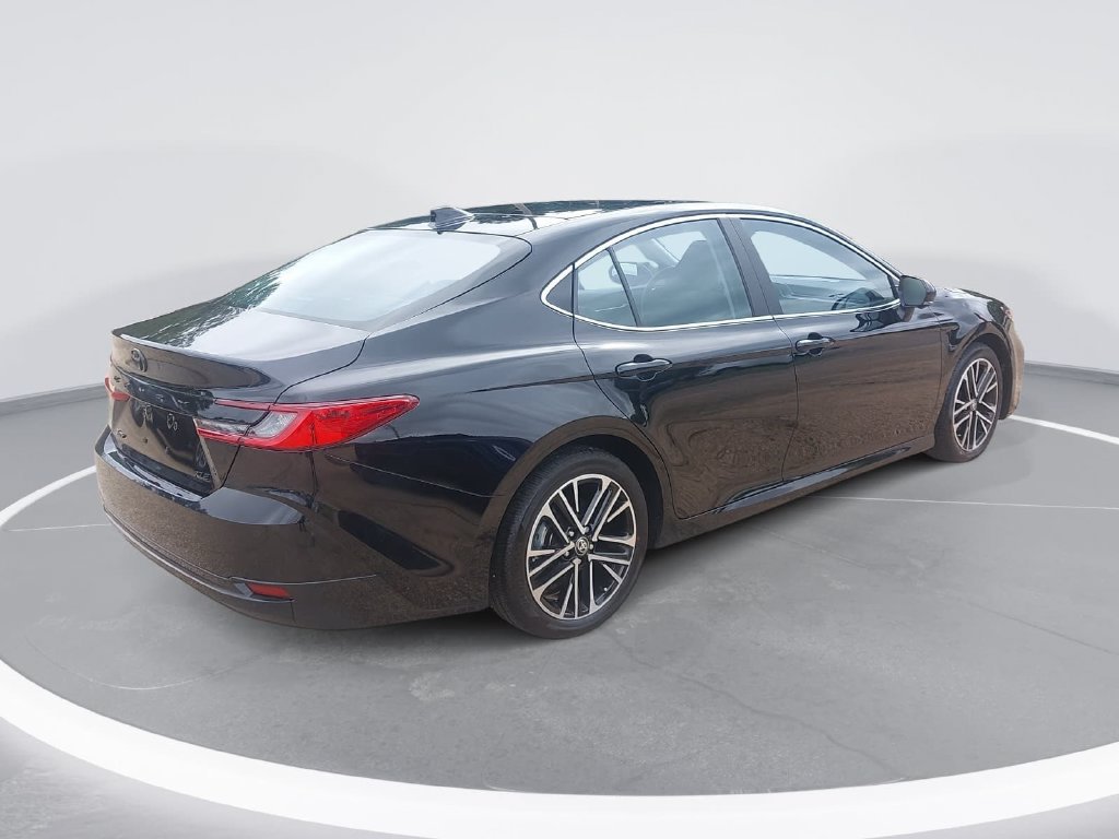 Used 2025 Toyota Camry XLE w/ Premium Plus Package FWD image 5