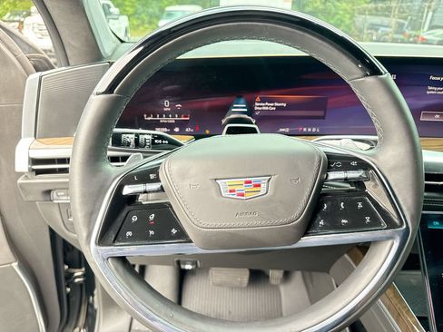 Used 2025 Cadillac Escalade ESV Sport Platinum AWD/4WD image 16