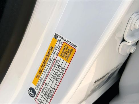 Used 2026 Chevrolet Traverse LT FWD image 36