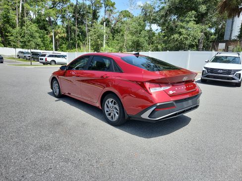 Used 2024 Hyundai Elantra Blue FWD image 3