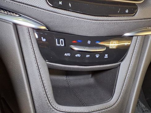 Used 2025 Cadillac XT5 Sportv w/ LPO, Bronce Accent Package image 16