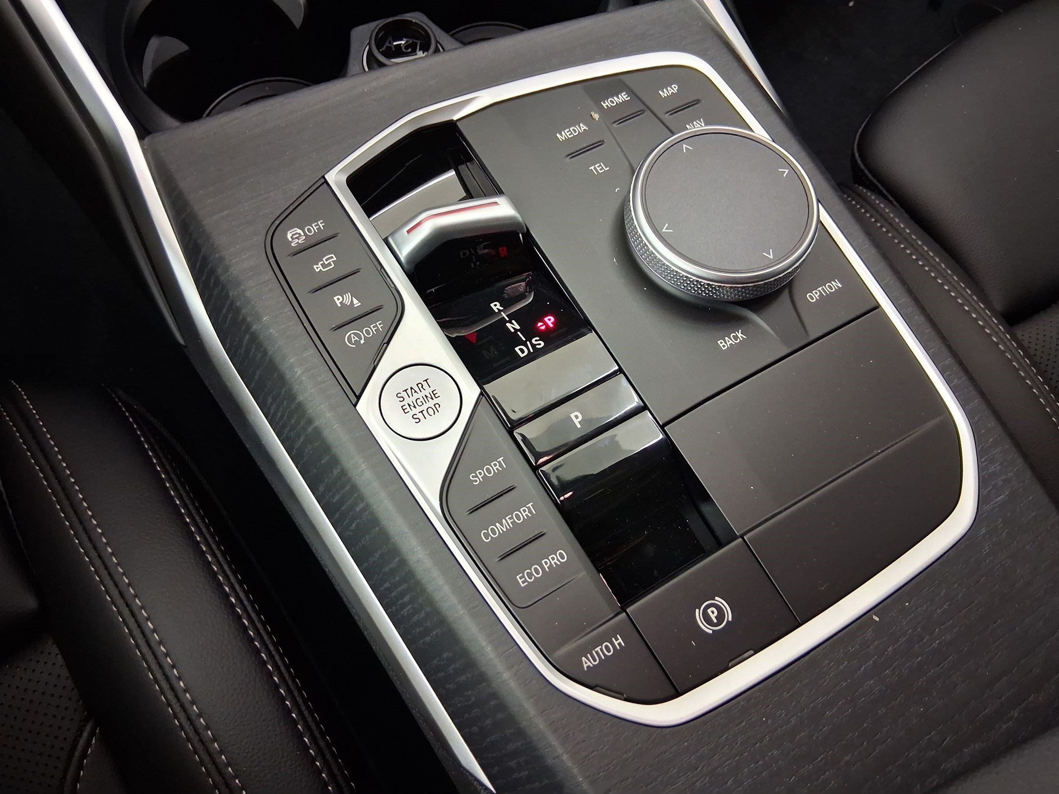 New 2026 BMW 330i Sedan w/ Convenience Package RWD image 19