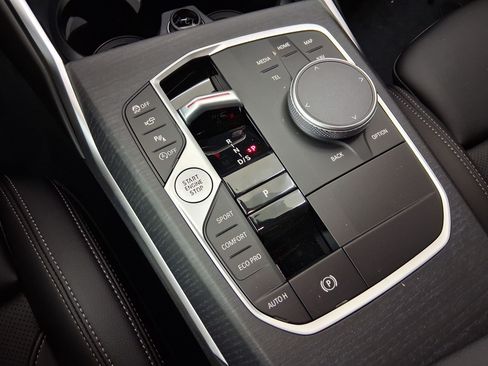 New 2026 BMW 330i Sedan w/ Convenience Package RWD image 19