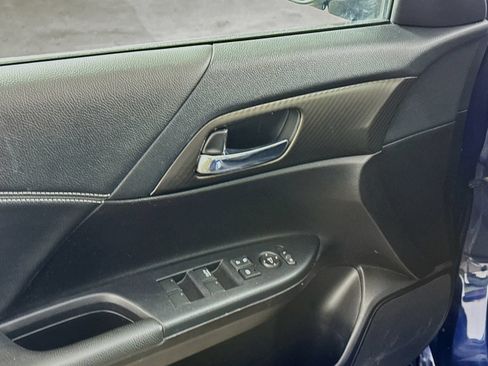 Used 2016 Honda Accord Sport image 11