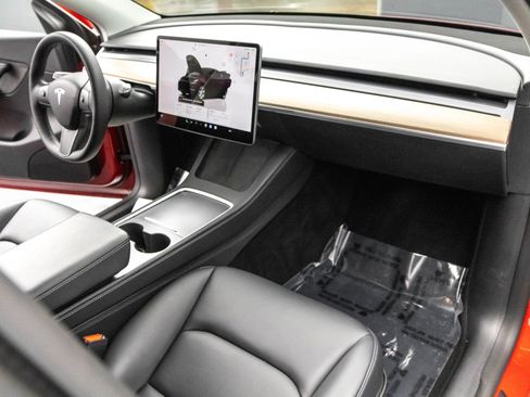 Used 2022 Tesla Model Y Long Range image 36