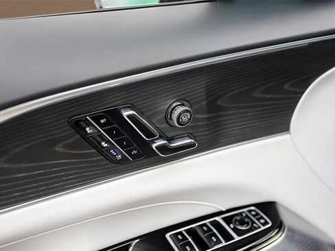 Used 2025 Cadillac Lyriq Luxury image 8