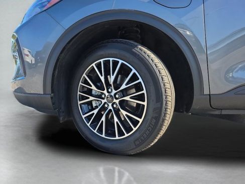 Used 2025 Ford Escape SE image 34