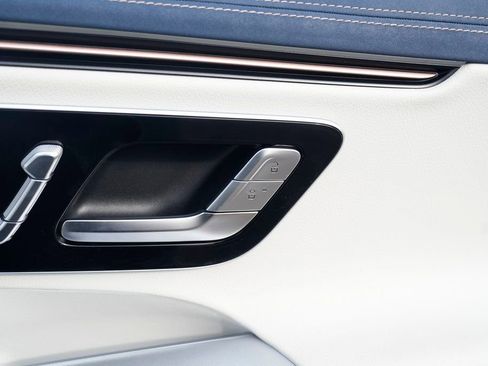 Used 2023 Mercedes-Benz EQE 500 4MATIC SUV image 38