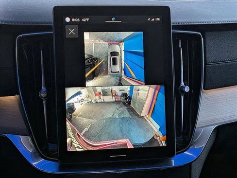 Certified 2025 Volvo XC90 B6 Plus w/ Protection Package Premier image 18