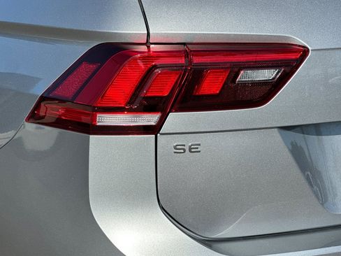 Used 2022 Volkswagen Tiguan SE image 38