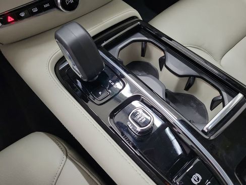 Used 2024 Volvo S60 T8 Plus image 30