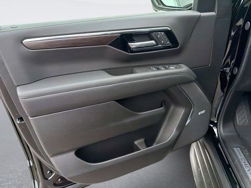 New 2026 Chevrolet Suburban Premier AWD/4WD image 19