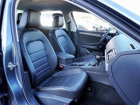 Used 2024 Volkswagen Jetta SE FWD image 12
