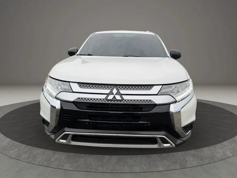 Used 2020 Mitsubishi Outlander ES FWD image 2