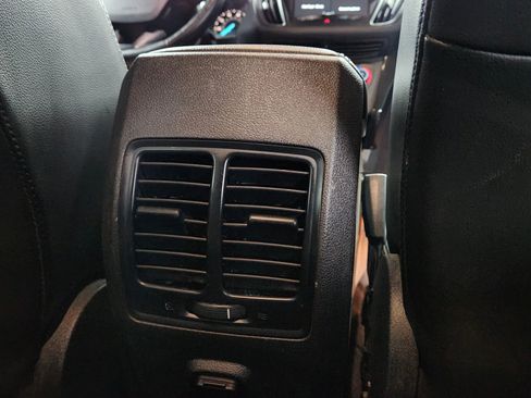 Used 2019 Ford Escape SEL image 19