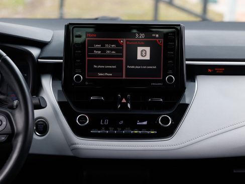 Used 2022 Toyota Corolla SE image 40