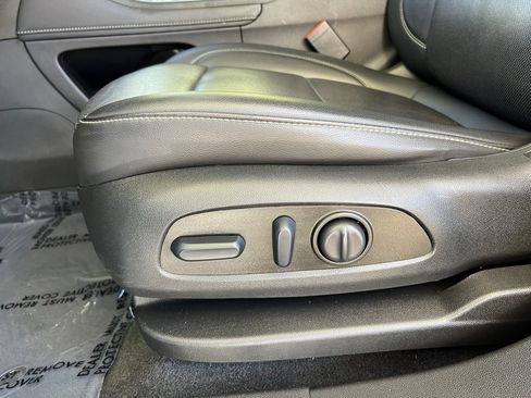 Used 2023 GMC Acadia SLT image 15