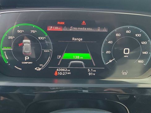 Used 2021 Audi e-tron Premium Plus w/ Premium Plus Package AWD/4WD image 33
