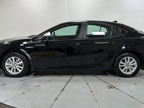 Used 2026 Toyota Camry LE w/ Convenience Package image 8