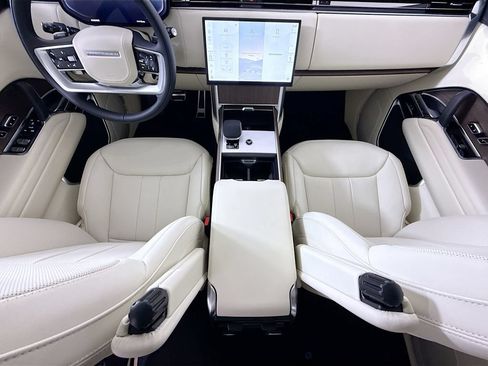 New 2026 Land Rover Range Rover Long Wheelbase SE AWD/4WD image 16
