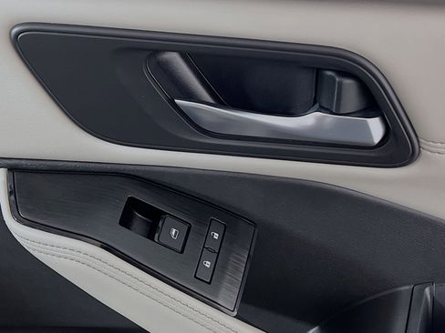 Used 2022 Nissan Rogue SV w/ SV Premium Package image 32