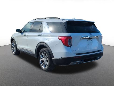 Used 2023 Ford Explorer XLT w/ Equipment Group 202A AWD/4WD image 4