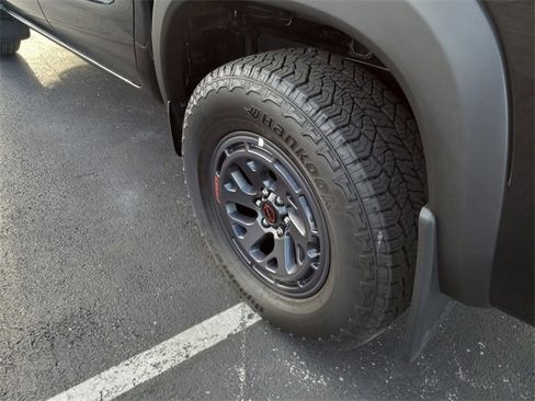 Used 2025 Nissan Frontier PRO-4X w/ Pro Convenience Package image 10