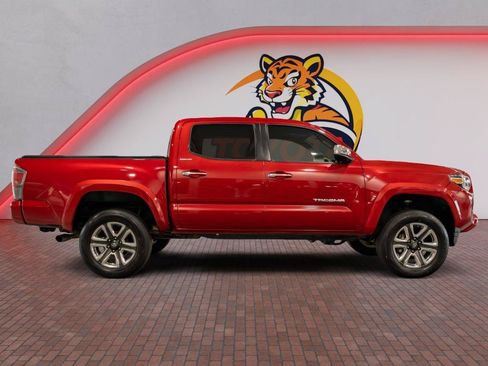 Used 2019 Toyota Tacoma Limited AWD/4WD image 4