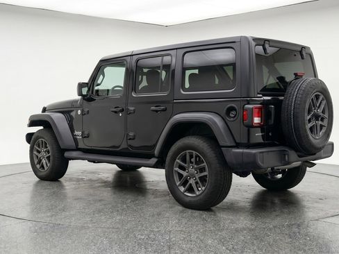 Used 2025 Jeep Wrangler Unlimited Sport AWD/4WD image 6