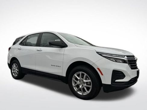 Used 2023 Chevrolet Equinox LS image 3